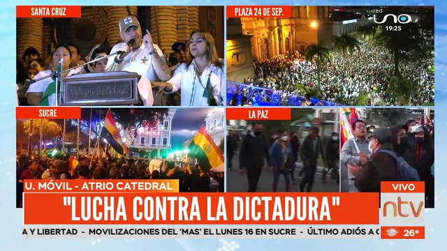 El presidente del Comité Cívico pro Santa Cruz Rómulo Calvo se pronuncia en la marcha por la democracia y libertad