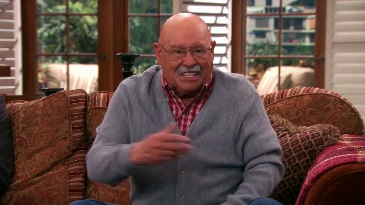 Anger Management - Se3 - Ep06 - Charlie And The Grad Student HD Watch