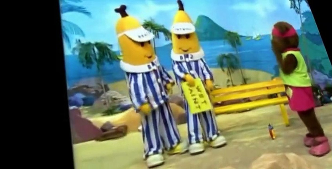 Bananas in Pyjamas Bananas in Pyjamas E009 Wet Paint