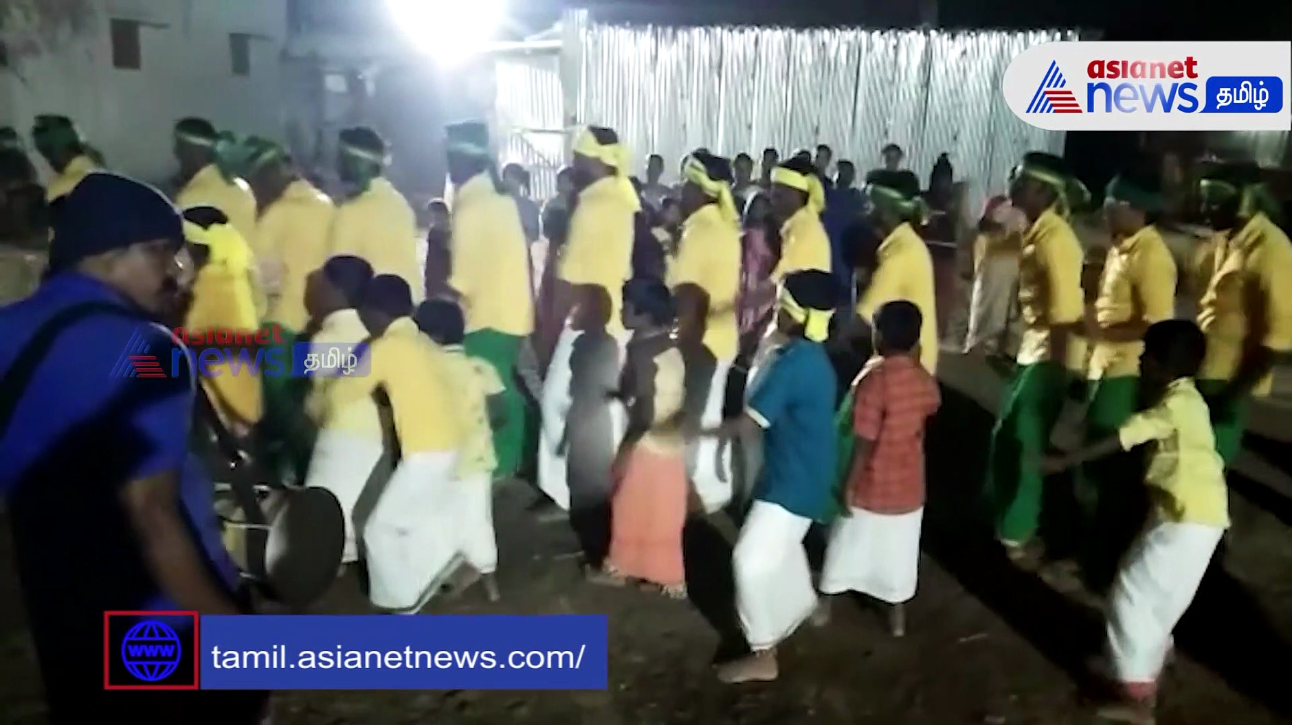 திருப்பூரில் பாரம்பரி முறைப்படி கும்மியடித்து கிராம மக்கள் ஒன்று கூடி பொங்கலிட்டு கொண்டாட்டம்