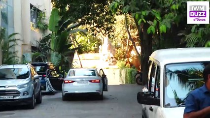 Birthday Special_ Hrithik Roshan Waves To His Fans Outside His Home