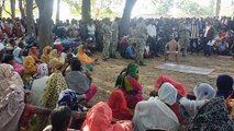 आंगा देव को सड़क में रखकर धरने पर बैठा सर्व आदिवासी समाज, निर्दोष ग्रामीणों की गिरफ्तारी का किया विरोध, देखें Video