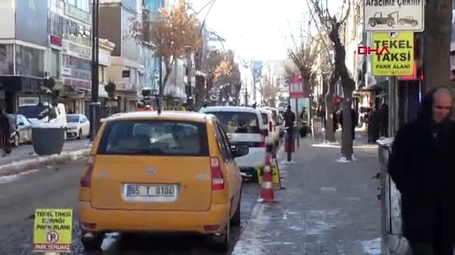 Van Gölü’ndeki kuraklığa ‘kar topu’ ile dikkat çekti