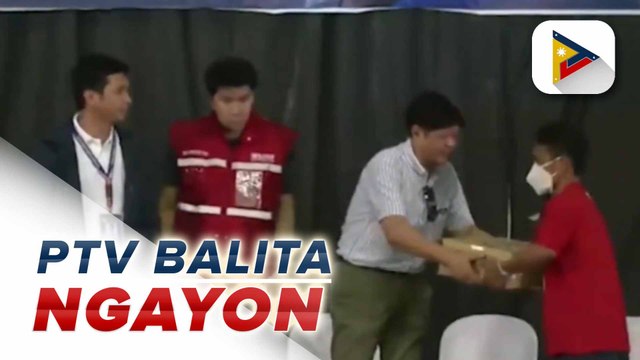 Pres. Marcos Jr., personal na namahagi ng ayuda sa mga nasalanta ng matinding baha at ulan sa Misamis Oriental