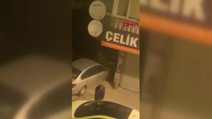 İSTANBUL-BÜYÜKÇEKMECE'DE PARK HALİNDEKİ ARABAYA BIÇAKLA ZARAR VERDİ