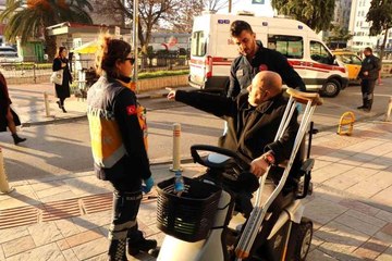 Engelli vatandaş kazayı ucuz atlattı