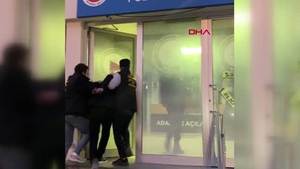 SULTANGAZİ'DE ESKİ EŞİ VE KOMŞULARINA DEHŞETİ YAŞATMIŞTI; YAKALANDI