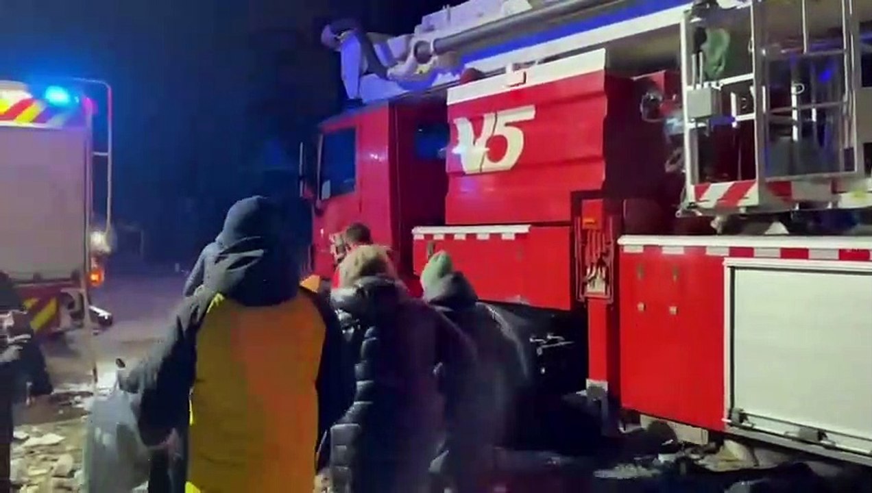 At least 12 killed in Russian missile strike on apartment building_ Ukraine officials