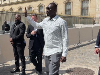 "Elle avait un salaire et c'est plutôt elle qui remplissait le frigo" : Omar Sy sauvé des galères financières par sa femme Hélène
