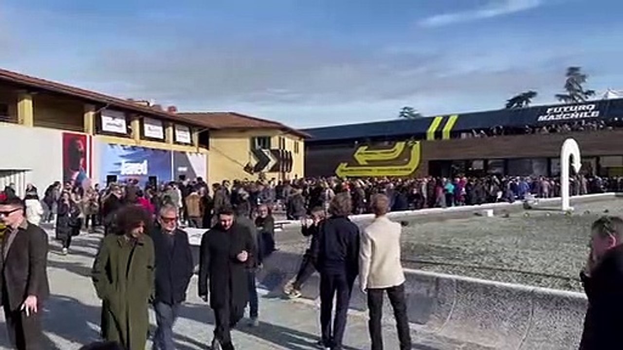 Pitti Uomo 2023, il secondo giorno: fiume di persone alla Fortezza