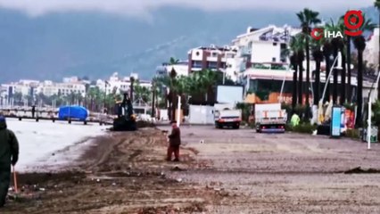 Marmaris’te denizin rengi kahverengiye döndü