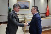 Cumhurbaşkanı Yardımcısı Oktay, Türkiye'nin Lefkoşa Büyükelçisi Feyzioğlu'nu kabul etti