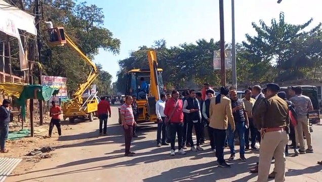 नगर पालिका ने दूसरे दिन भी लाडली पथ से हटाया अतिक्रमण