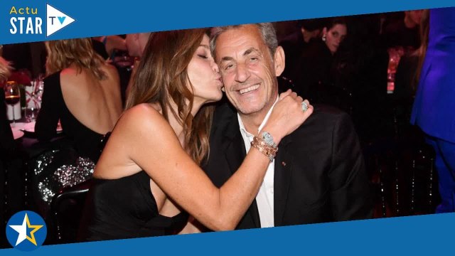 Salut beau gosse : Carla Bruni, folle amoureuse, ressort une photo incroyable de Nicolas Sarkozy j