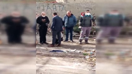 Ataşehir'de, çocuğun çöpe attığı cüzdan ve telefonu temizlik personelleri didik didik arayarak buldu