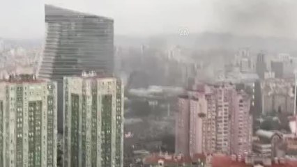 Ataşehir'de AVM'de çıkan yangın söndürüldü