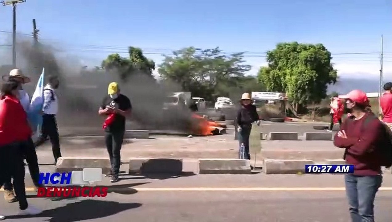 ¡LIBRES de La Paz protestan en la CA-5 contra nombramientos en Departamental de Educación!