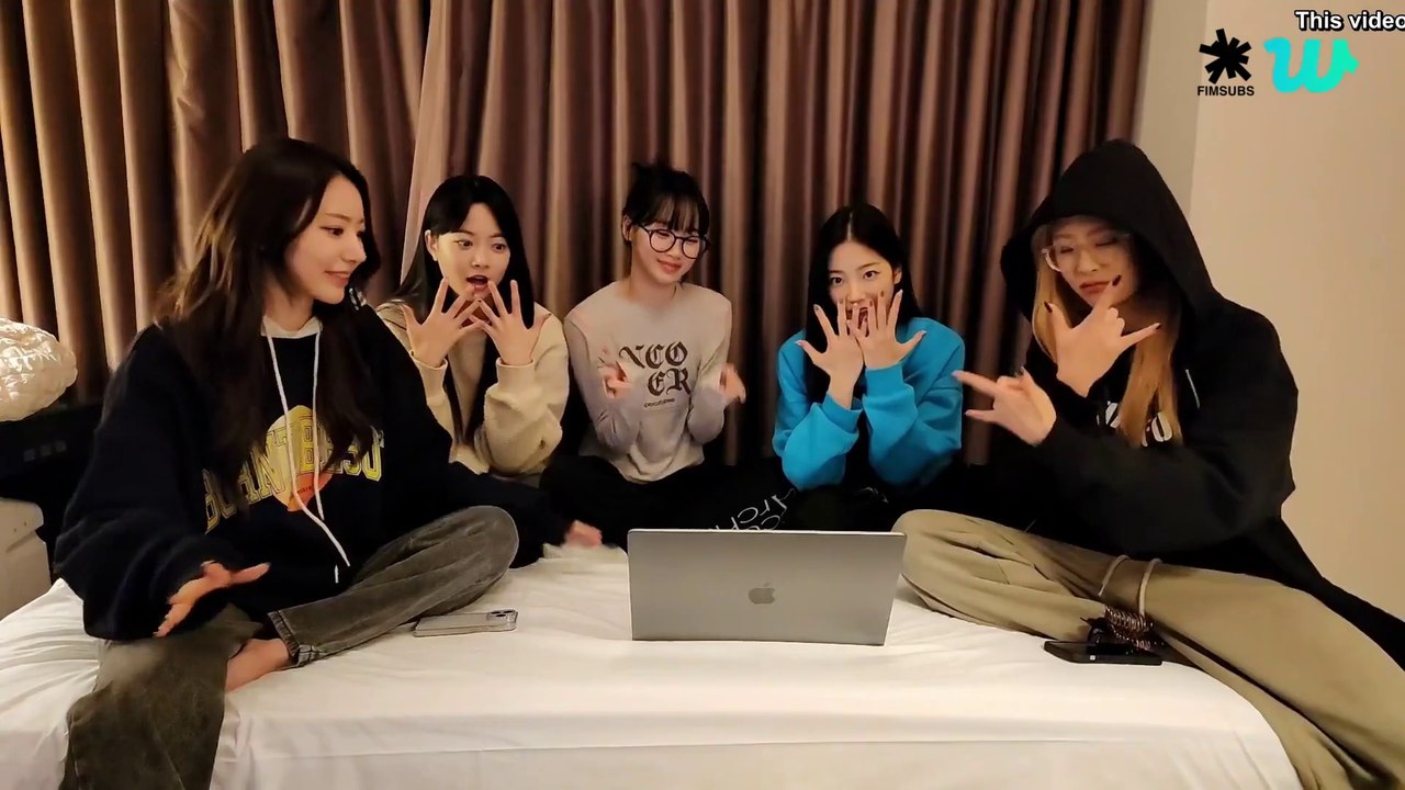 [ENG] 221230 LE SERRAFIM Weverse Live [So it’s D-1 to the end of the year] (연말이구나 D-1) by FIMSUBS