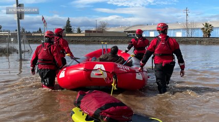Local firefighters help rescue residents in flooded Merced neighborhood
