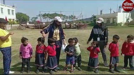 सामने टंगी थी जलेबी, पर बच्चों के हाथ बंधे थे, मुंह में आ रहा था पानी, खाएं तो खाएं कैसे