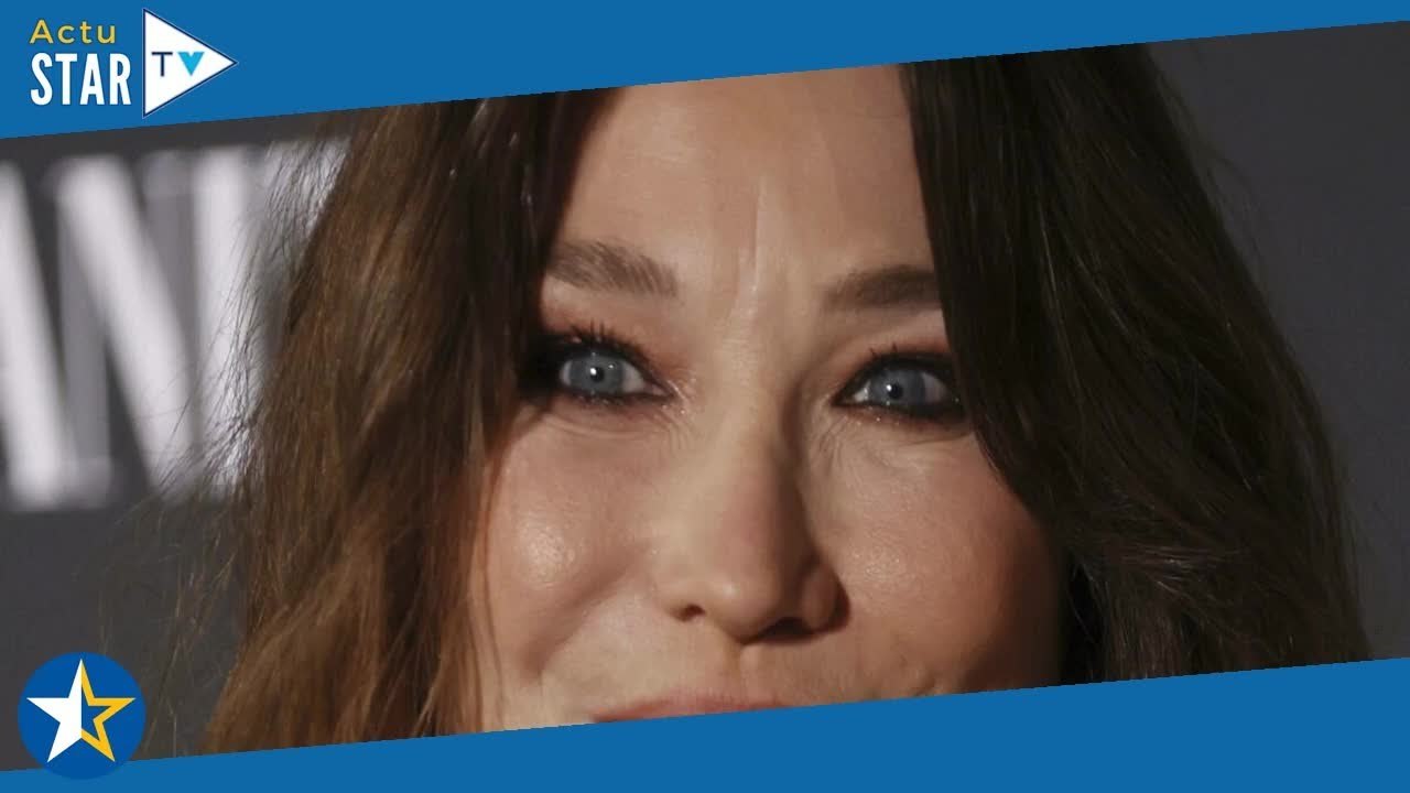 "Salut beau gosse" : Carla Bruni partage une photo de Nicolas Sarkozy en maillot de bain et lui fait