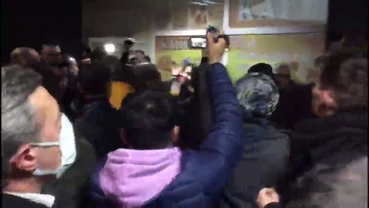 Çorlu Tren Katliamı davasında ara karar için duruşmaya saat 21.00’e kadar ara verildi. Adliye koridorunda gerginlik çıktı