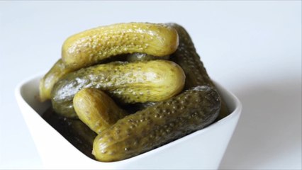 Are Pickles a Gut-Healthy Snack? It Depends on How They're Made (Here's How to Tell)