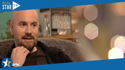 "J'ai grandi avec un homme qui était en dépression" : ému, Kyan Khojandi fait de rares confidences s