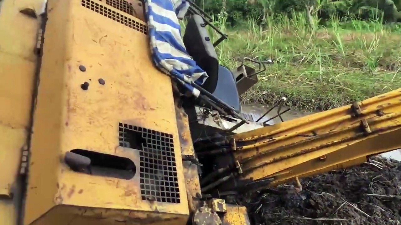 Excavator_ xe cuốc “GẶP NẠN” lúng cấm đầu