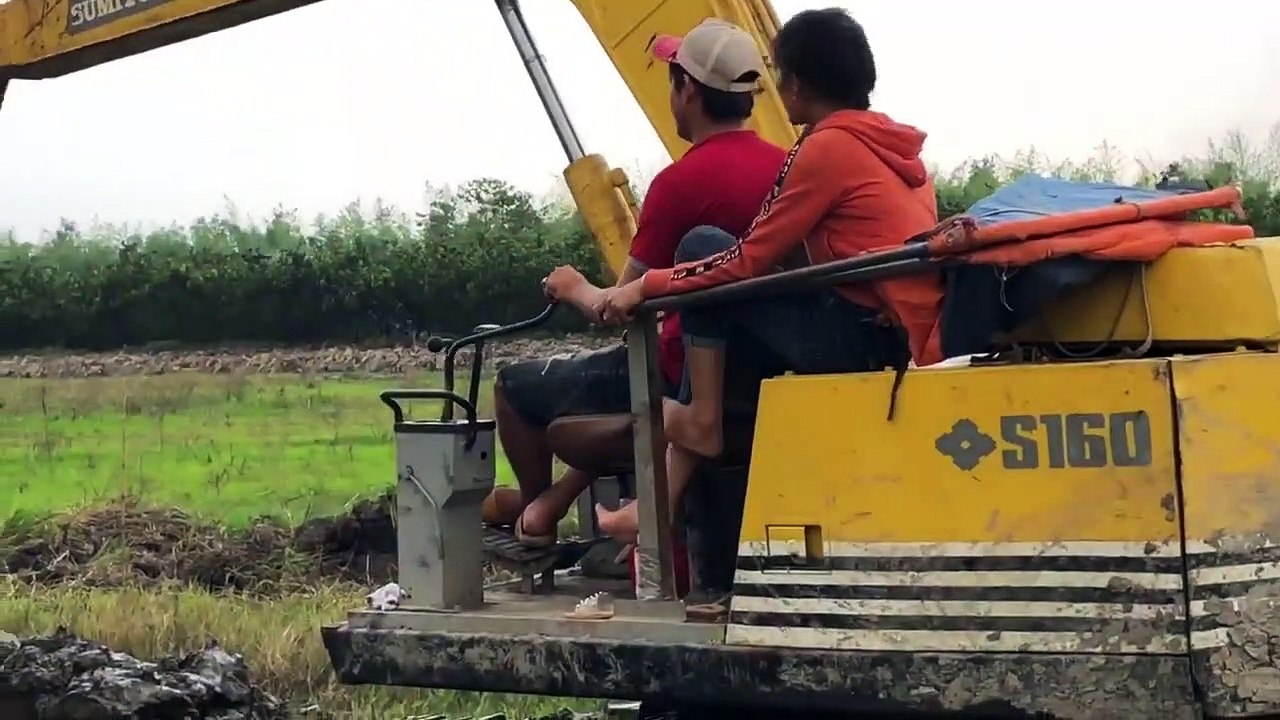 Excavator_ anh Tài Xế “XE CUỐC” đi chạy _ có búp ngồi sau lưng quá đã