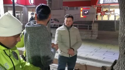 Ehliyetsiz ve alkollü sürücü: "Benim 3 kardeşim subay siz bana ceza yazıyorsunuz"