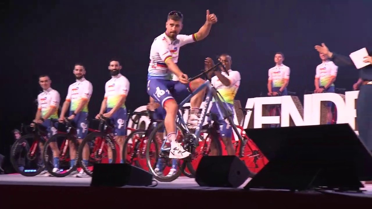 Cyclisme - ITW 2023 - L'équipe Team TotalÉnergies de Peter Sagan a fait son show et sa présentation en Vendée... Ambiance !