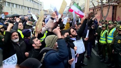 Wegen Chamenei-Karikaturen: Wieder Proteste gegen Frankreich in Teheran