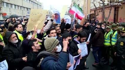 Charlie Hebdo de volta às polémicas com caricaturas de Ayatollah Khamenei