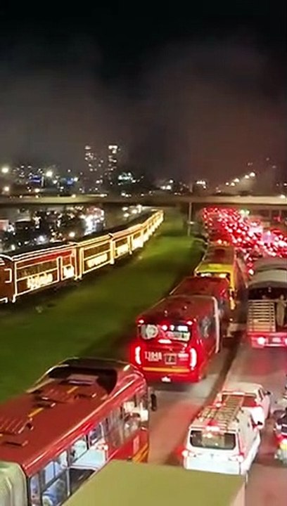 El Creador de contenidos Cristian Vivas recuerda lo que prometía Claudia López y que no va a cumplir.