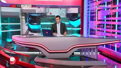 Un taxi sin placa chocó contra un vagón del Tren Metropolitano en Cochabamba