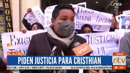 Familiares de Christian, un joven de 19 años que falleció