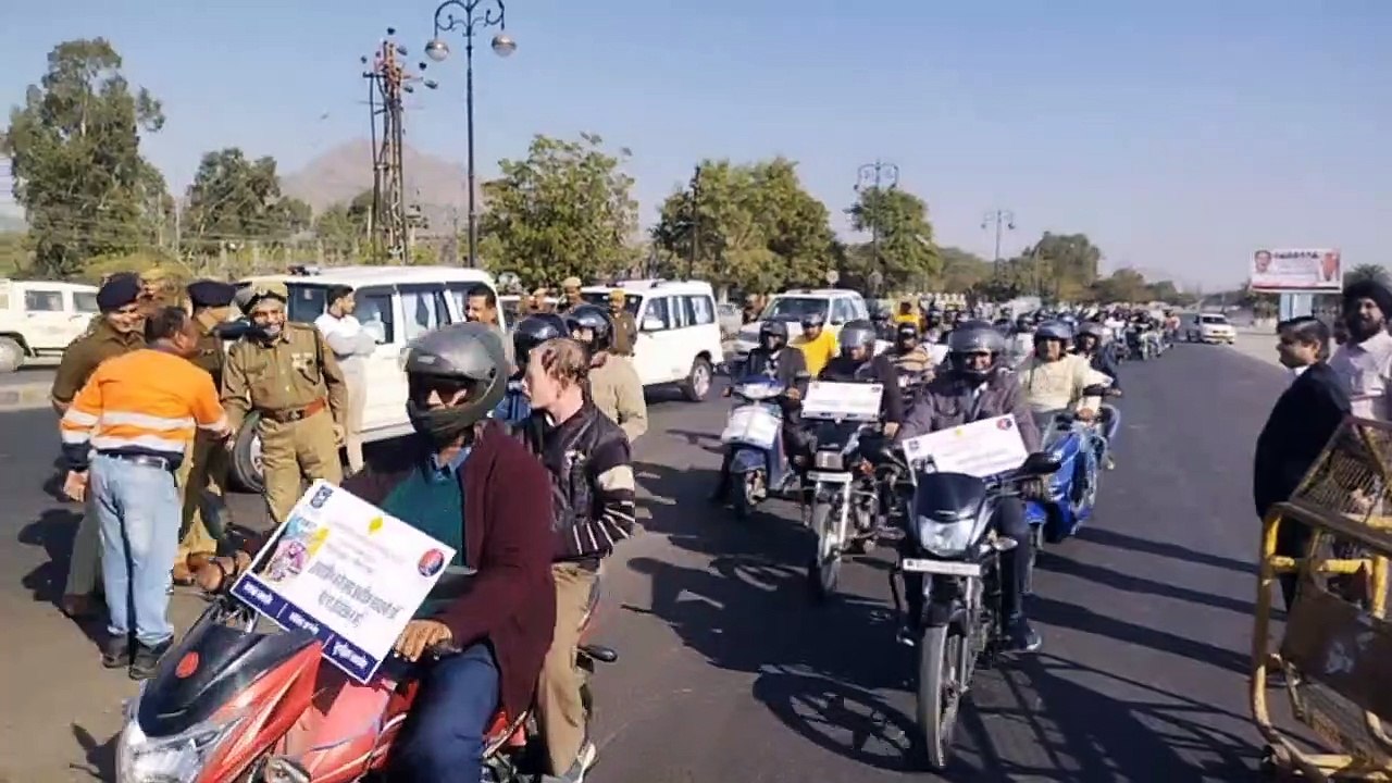 Video Story: अजमेर में निकली हेलमेट मोटर साइकिल रैली