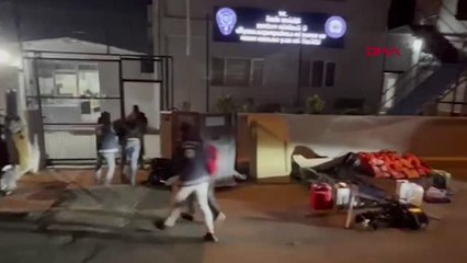 İZMİR'DE 74 KAÇAK GÖÇMEN YAKALANDI
