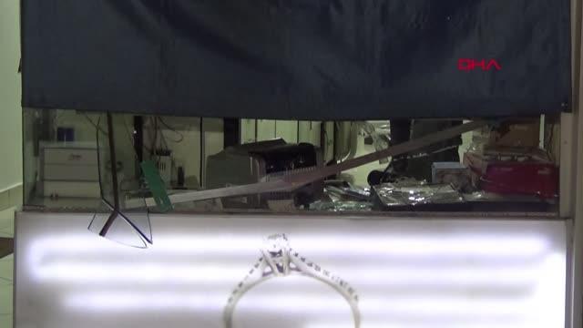 İZMİR'DEKİ KUYUMCU DÜKKANINDA 'GÜMÜŞ' HIRSIZLIĞI