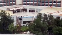 Antalya’da hortum 5 yıldızlı otelin çatı kaplamasını uçurdu