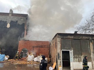 Bursa'da kereste fabrikasında yangın