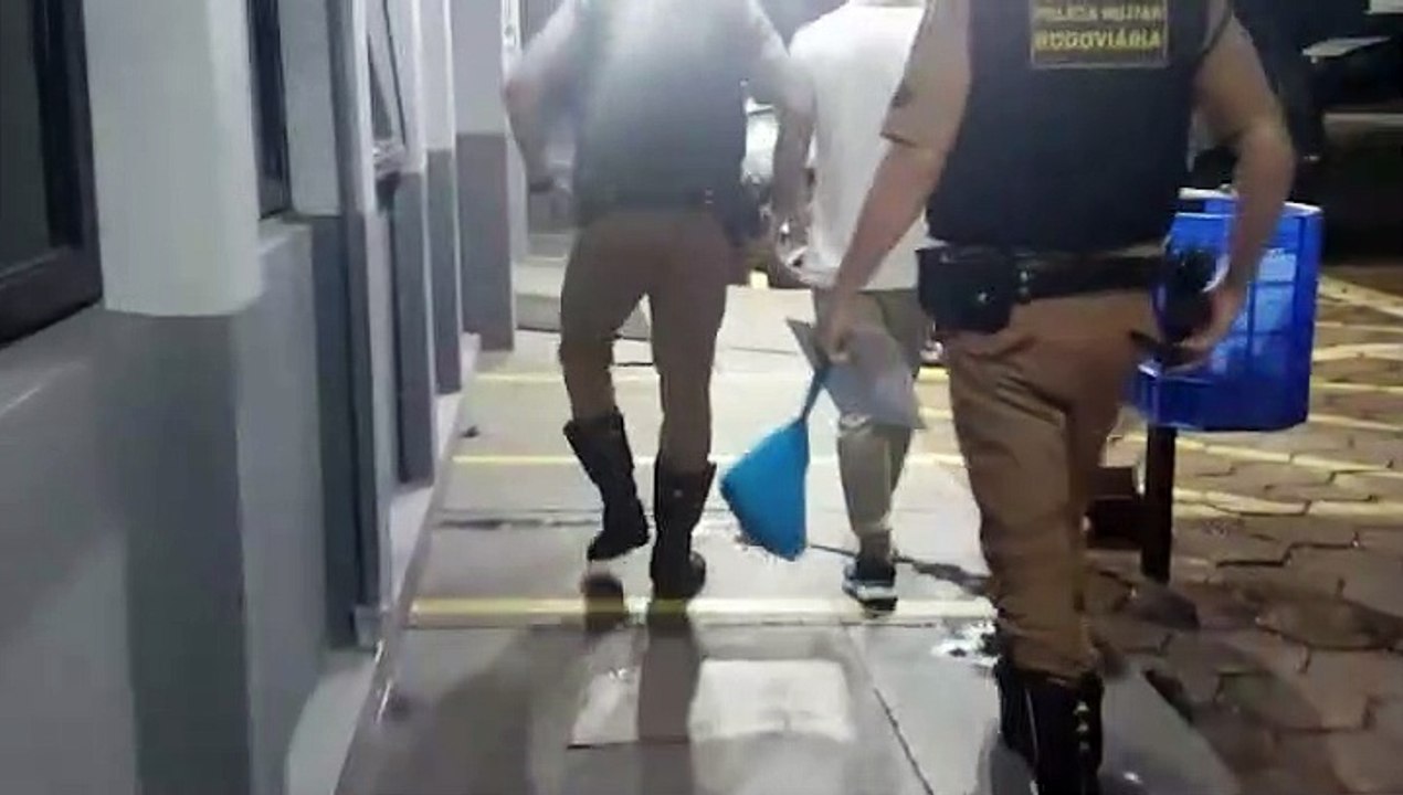 Polícia aborda Cruze na PR-180 e condutor é detido com 500 g de maconha