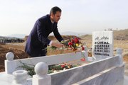 Aile ve Sosyal Hizmetler Bakanlığı, Elazığ'da kimsesizler mezarlığına gömülen engelli kızın mezar taşını yaptı