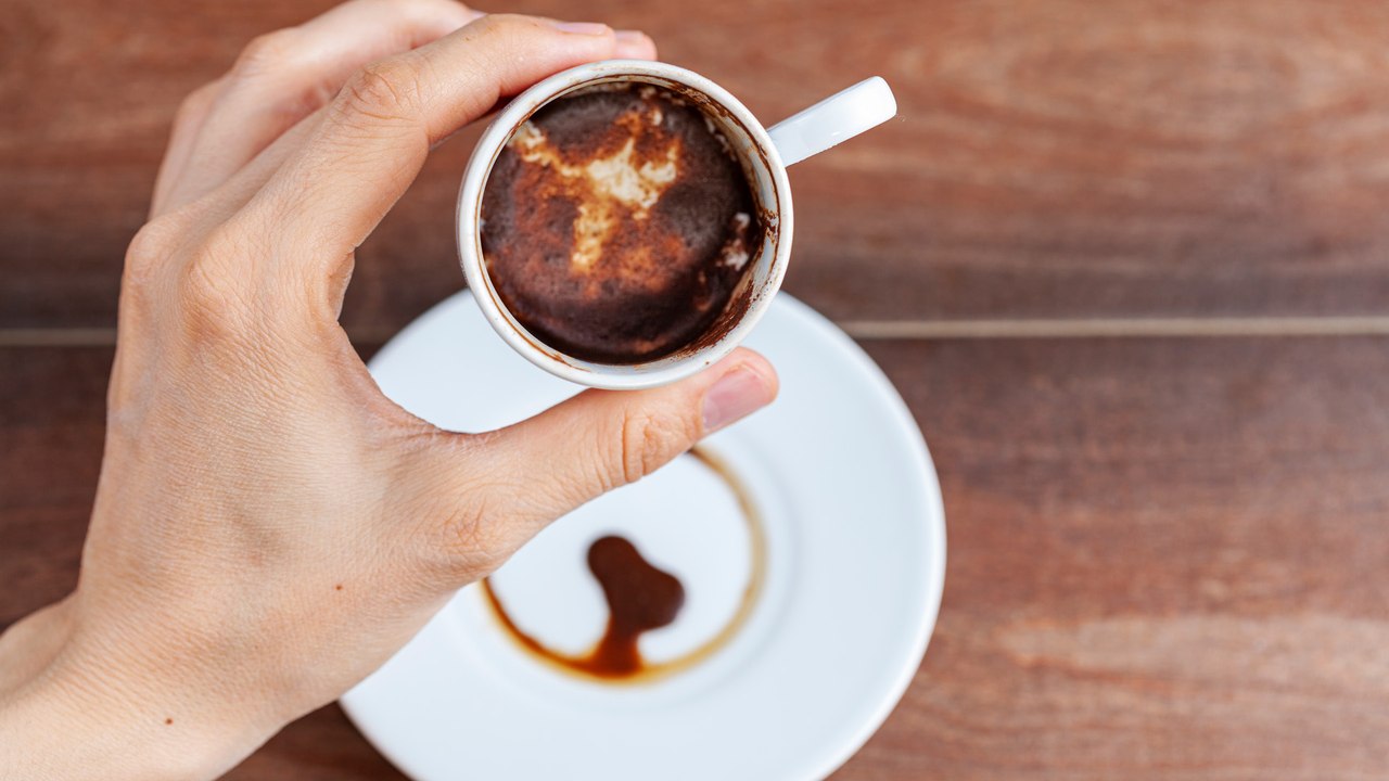 Kaffeesatz lesen: Hier erfährst du, wie du die Symbole deutest