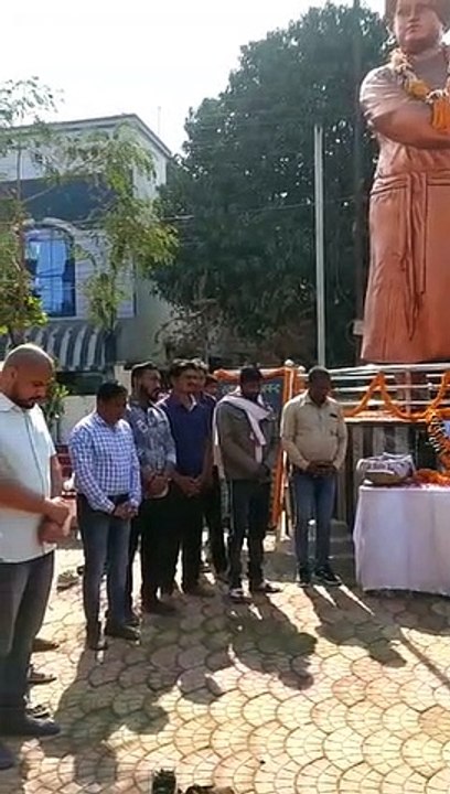 युवा दिवस के अवसर पर स्वामी विवेकानंद जयंती पर पुष्पांजलि एवम माल्यार्पण