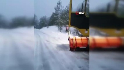 Murat Dağı Termal Kayak Merkezi'ne yılın ilk karı yağdı