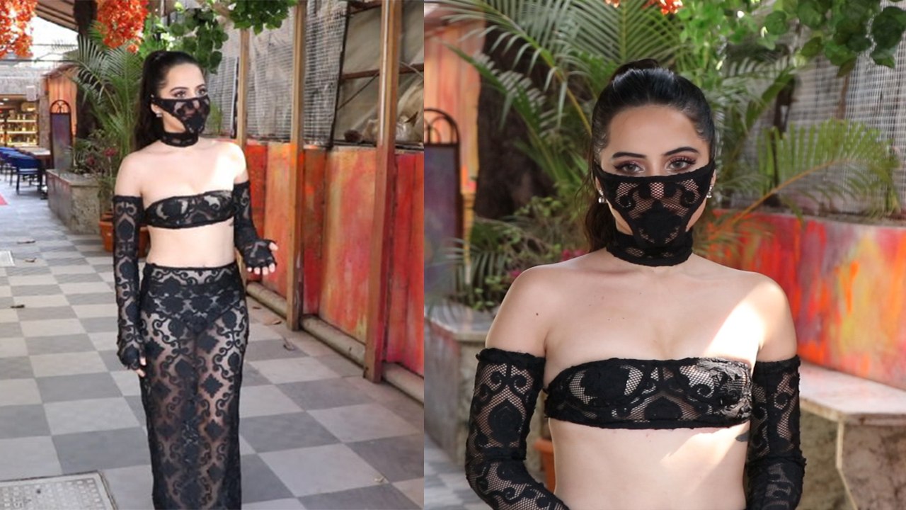 Urfi Javed की Dress ने नही बल्कि इस अनोखे Mask ने खींचा सबका ध्यान, Media बोली..! FilmiBeat #Video