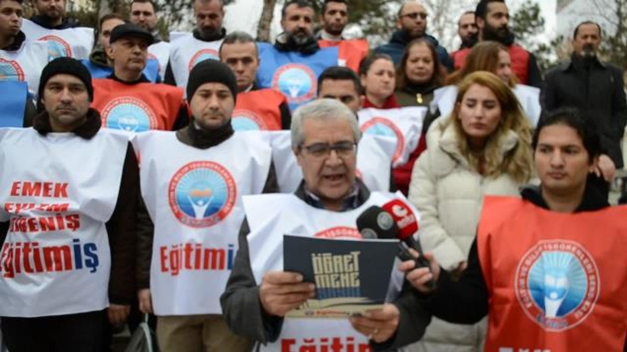 Eğitim-İş Sendikası Bilecik Şubesi Üyeleri, Yüzde 30'luk Maaş Zammını Protesto Etti: "Maaşlarımız Sendikaların Talepleri Doğrultusunda Yeniden...