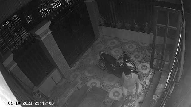 Cãi nhau với vợ chồng dỗi bỏ đi, bé 15 tháng chạy ra níu chân bố lại: Đúng chủ tịch ban h